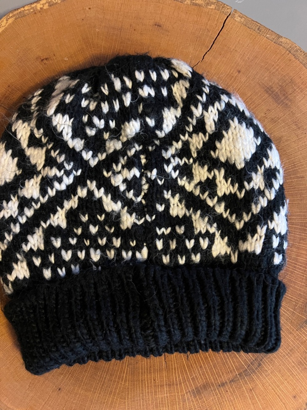 American Eagle Outfitters Knit Distressed Black and White Heart Print Beanie - Picture 3 of 16